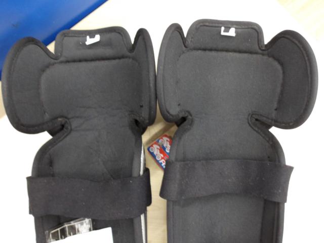 ADULTサイズ FOX(フォックス) TITAN SPORT(タイタンスポーツ) ニーシンガード