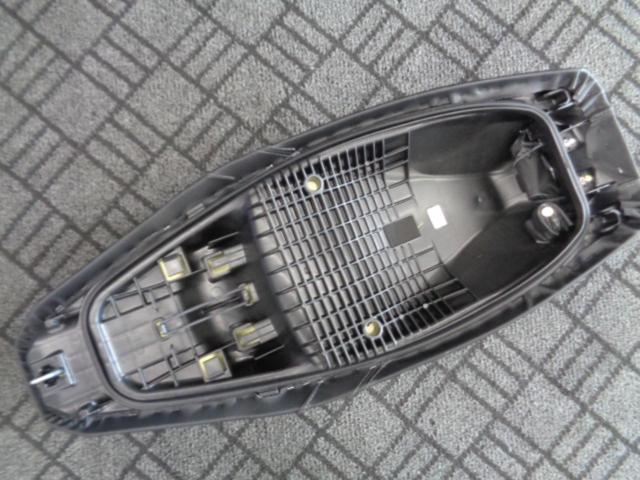 【HONDA】 ADV160 純正 シート 77200-K0W-NA00