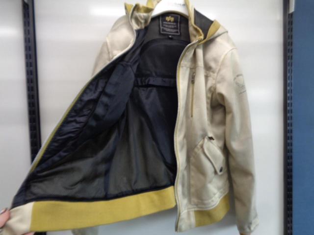 Alpha Industries
Mesh jacket
ivory
M size