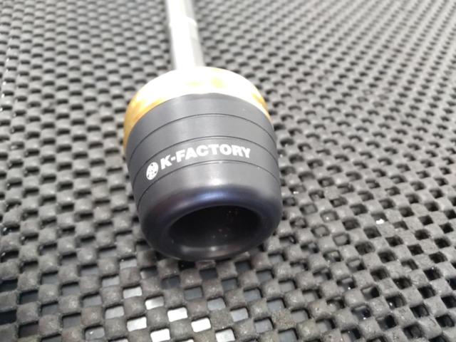 K-Factory
Z900RS ('22)
Front axle slider
Black / Gold