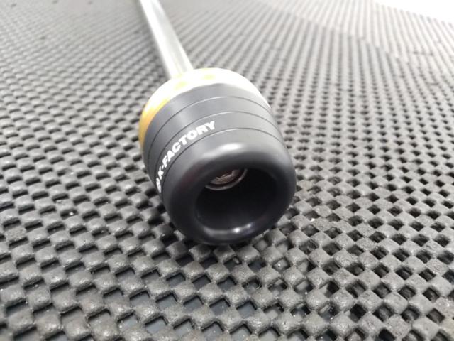 K-Factory
Z900RS ('22)
Front axle slider
Black / Gold