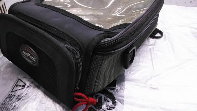 MOTO FIZZ MFK-084? スラントタンクバッグ マグネット式