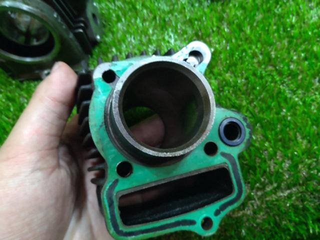 Genuine Honda horizontal 12V cylinder head, cylinder, and piston set
Super Cub 50 (AA01)