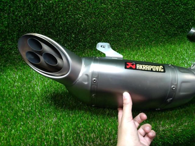 【AKRAPOVIC】 レーシングライン  MT-09 TRACER(EBL-RN36J)外し