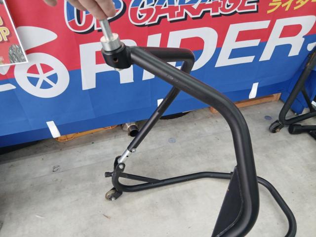 World Tour
Front stand
black