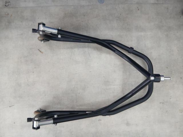 World Tour
Front stand
black