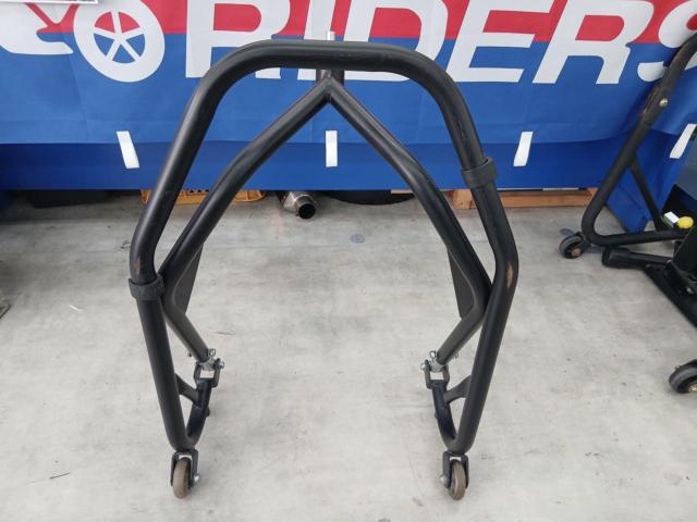 World Tour
Front stand
black