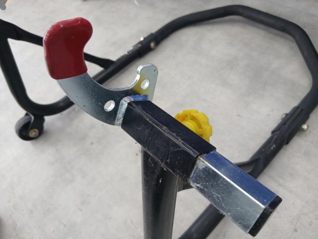 World Tool Rear Maintenance Stand V-shaped Attachment