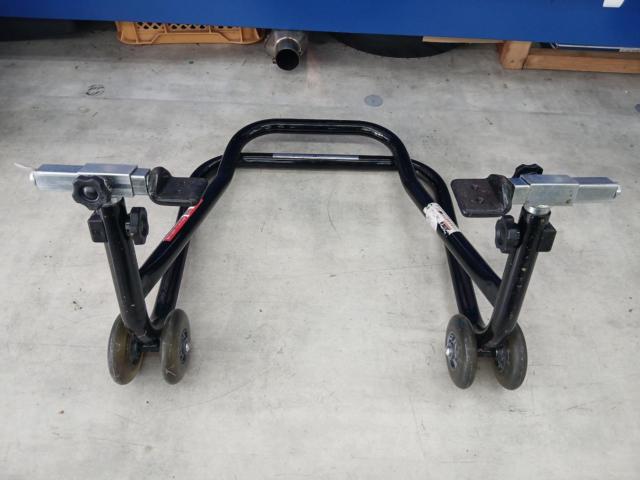 J-TRIPJT-125BKP
Wide short roller stand
L-shaped receiving attachment