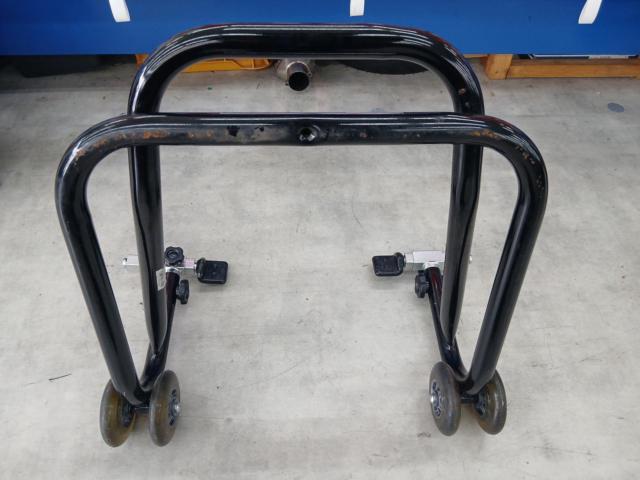 J-TRIPJT-125BKP
Wide short roller stand
L-shaped receiving attachment