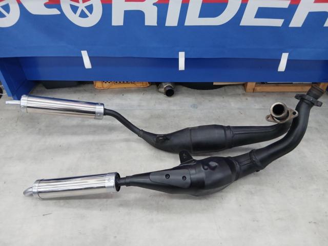 Genuine Yamaha exhaust chamber & silencer
TZR250R (3XV) removed