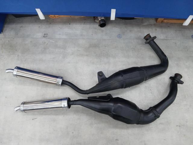 Genuine Yamaha exhaust chamber & silencer
TZR250R (3XV) removed