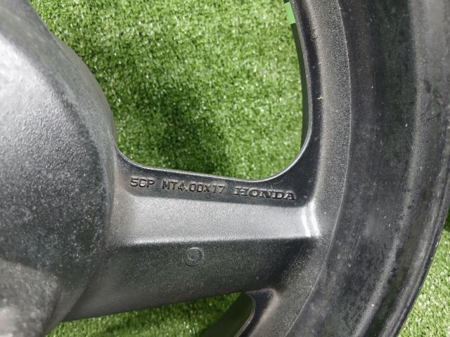 HONDA
Original wheel
Remove CB 400 SF (NC 31)