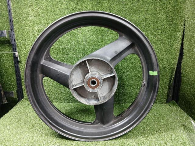 HONDA
Original wheel
Remove CB 400 SF (NC 31)