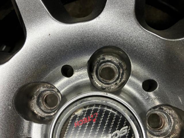 A-TECH (Etekku)
SCHNEIDER
+
BRIDGESTONE (Bridgestone) BLIZZAK
VRX2
*The logo is painted white.