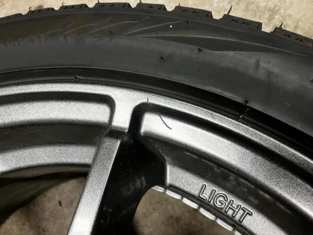 A-TECH (Etekku)
SCHNEIDER
+
BRIDGESTONE (Bridgestone) BLIZZAK
VRX2
*The logo is painted white.