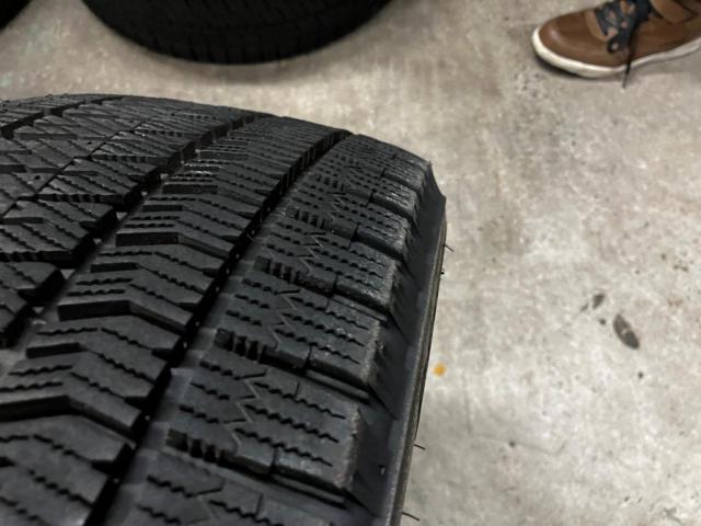 A-TECH (Etekku)
SCHNEIDER
+
BRIDGESTONE (Bridgestone) BLIZZAK
VRX2
*The logo is painted white.