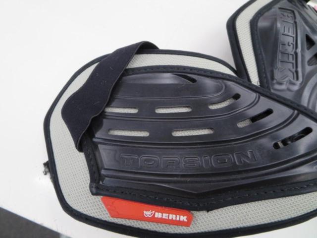 【BERIK】胸部プロテクター ベルト欠品 汚れ/擦れ多数 