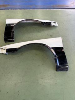 *Screws are visible on the back*
TOYOTA
AE86/Trueno genuine front fenders + FRP fenders