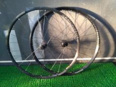 BONTRAGER PARADIGM DISC 700c 11s センターロックディスクブレーキ チューブレスレディ 前後ホイールセット