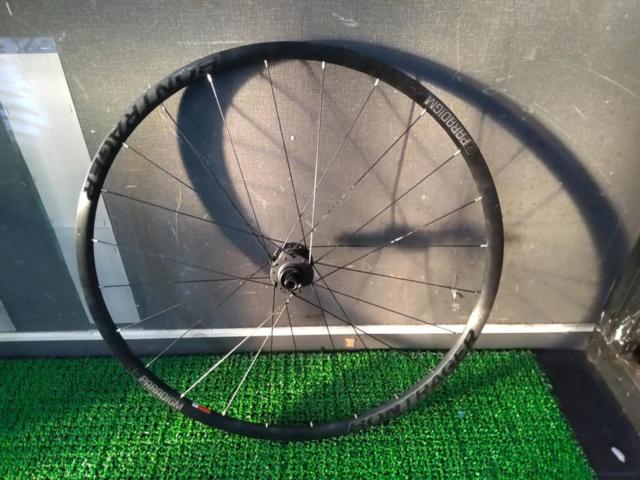 BONTRAGER PARADIGM DISC 700c 11s センターロックディスクブレーキ チューブレスレディ 前後ホイールセット