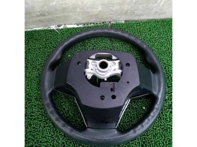 TOYOTA
Noah 80 Series/Early Model Genuine Steering Wheel
