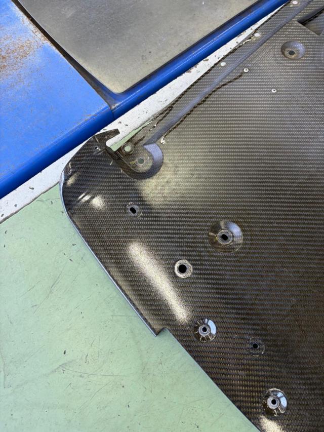 NISSAN
GT-R / R35
Medium-term genuine
Carbon rear diffuser