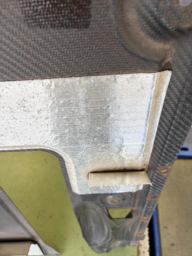 NISSAN
GT-R / R35
Medium-term genuine
Carbon rear diffuser