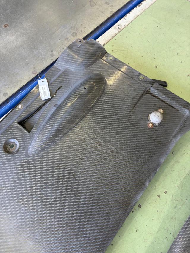 NISSAN
GT-R / R35
Medium-term genuine
Carbon rear diffuser