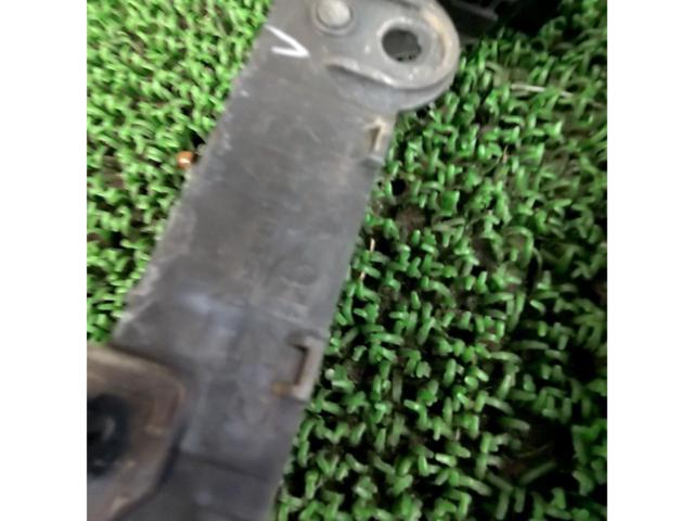 NISSAN
GT-R / R35
Genuine side retainer
Right and left