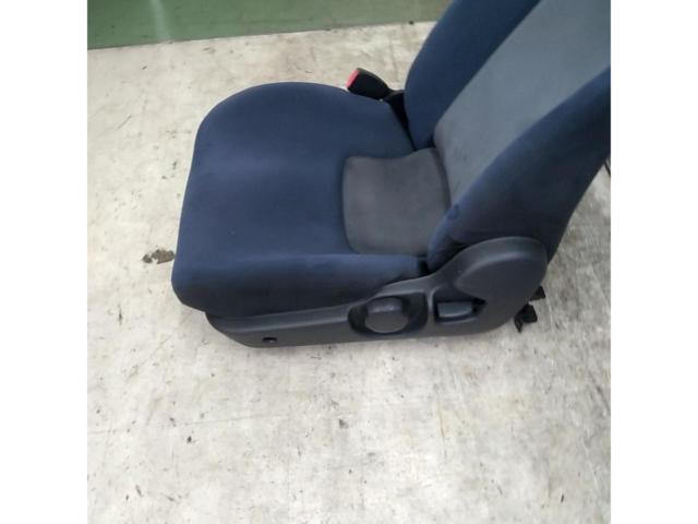 NISSAN
Genuine reclining seat
Passenger side Skyline GT-R/BNR32