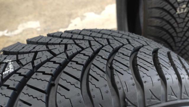 Great deal on brand new all-season tires
DUNLOP
MAXX
AS1
[155/70R13
75H]