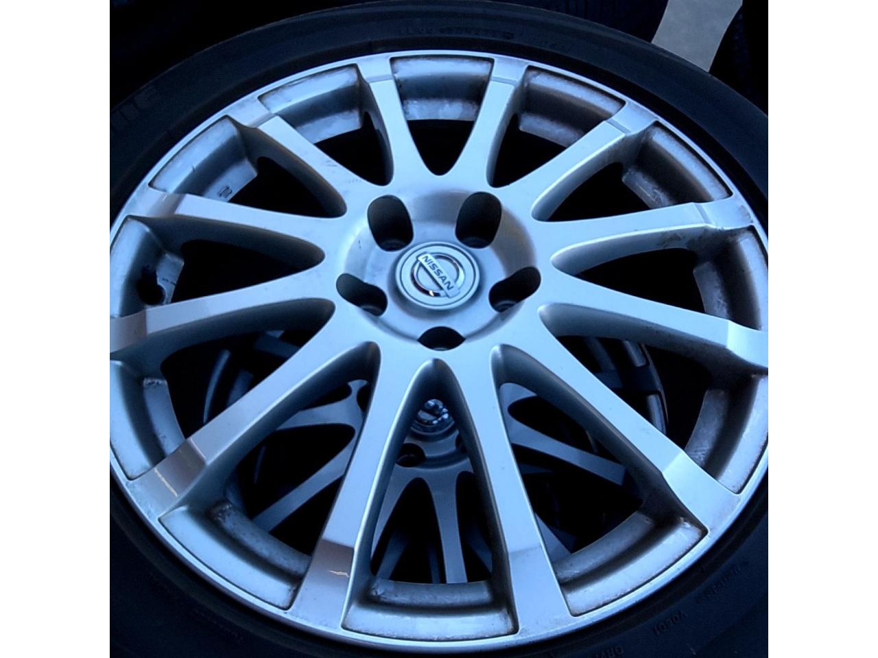 Nissan genuine
Estilo
12 spoke wheels