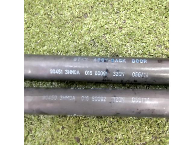 Nissan
Genuine door damper