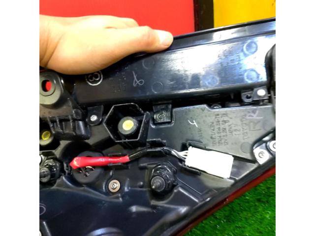 TOYOTA アルファード/AGH30系後期純正LEDテールレンズ 【KOITO 58-76】※運転席側のみ