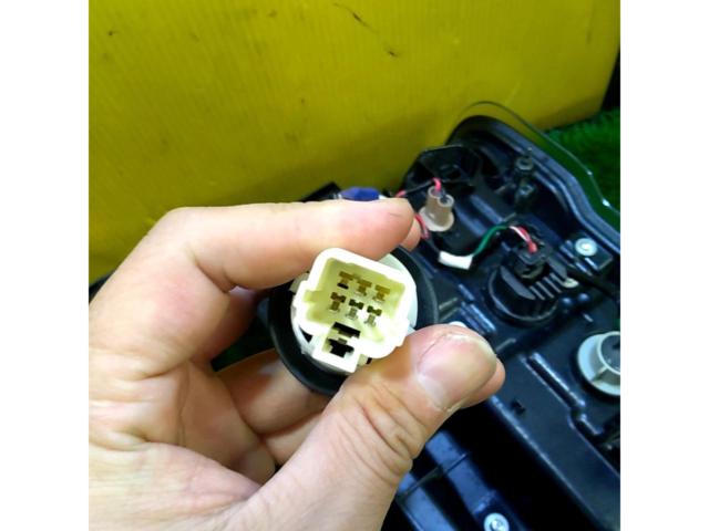 SUZUKI ハスラー/MR52S純正LEDテールレンズ【KOITO 220-5939W】