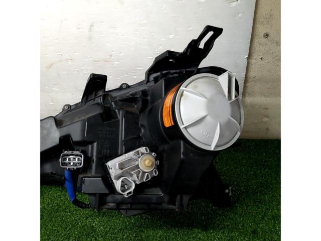 Toyota
86 / ZN6
Previous term genuine headlight