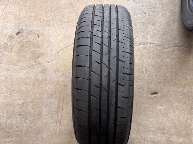 Left yellow con
BRIDGESTONE
Playz
PX-RVⅡ
195 / 60R16