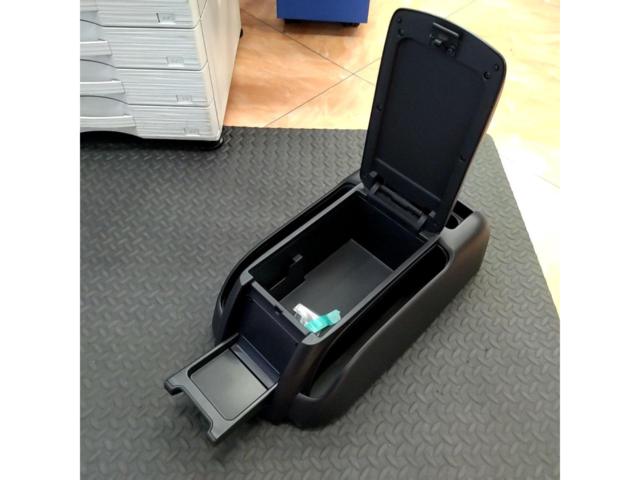 Toyota genuine
200 Hiace genuine center console