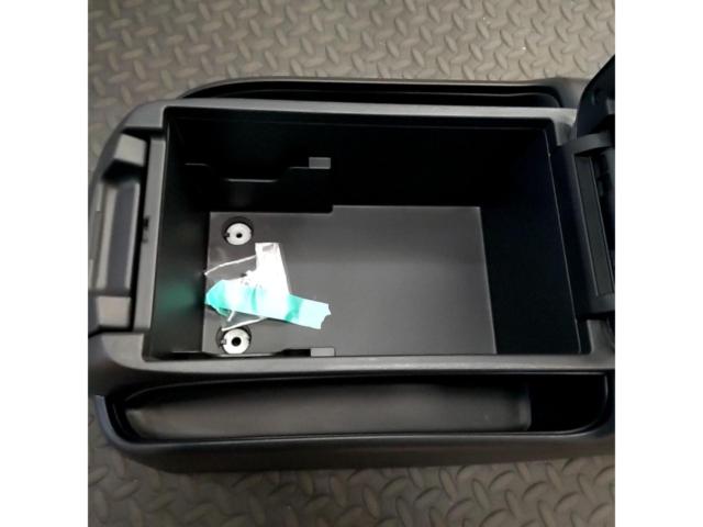 Toyota genuine
200 Hiace genuine center console