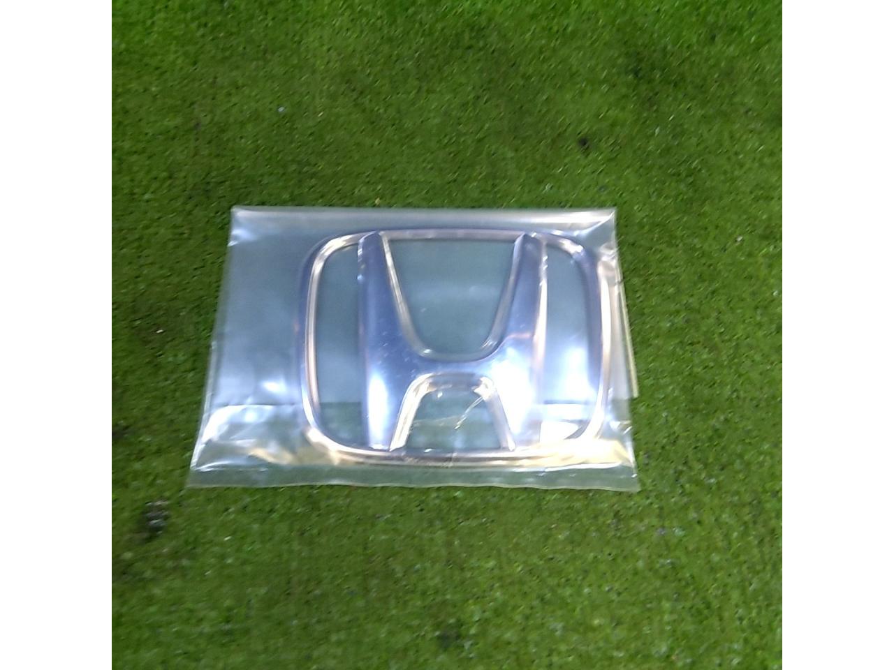 HONDA
Plated emblem