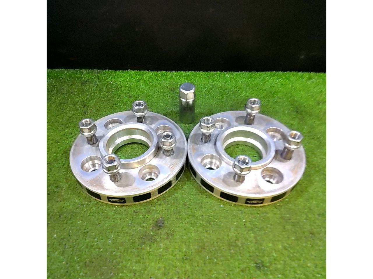 M12xP1.5/20mm/100-4H/Hub diameter 72mm Kics
Wide tread spacer