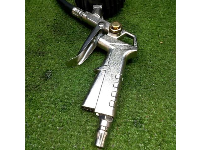 Unknown Manufacturer
Tire air gauge