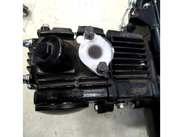 SNAKEMOTORS 横型エンジン+キャブレター