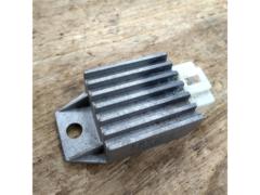 メーカー不明 12V用レギュレーター 汎用【モンキー/ゴリラなどに】