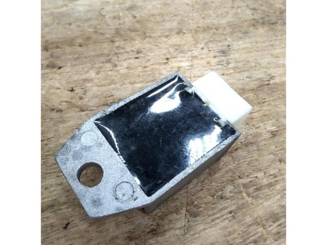 メーカー不明 12V用レギュレーター 汎用【モンキー/ゴリラなどに】