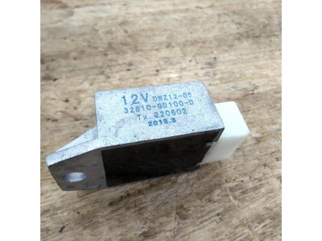 メーカー不明 12V用レギュレーター 汎用【モンキー/ゴリラなどに】