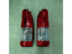 トヨタ ハイエース 200系 純正 テールレンズ