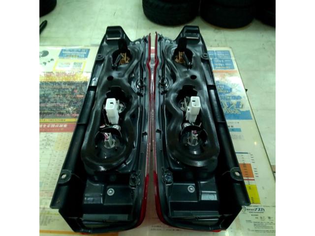 トヨタ ハイエース 200系 純正 テールレンズ