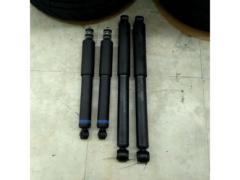 1.トヨタ 200系 ハイエース   純正 ショックアブソーバー